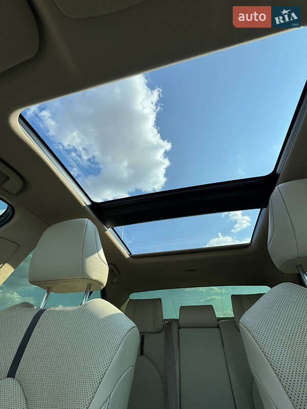 Седан Toyota Camry 2023 в Миколаєві