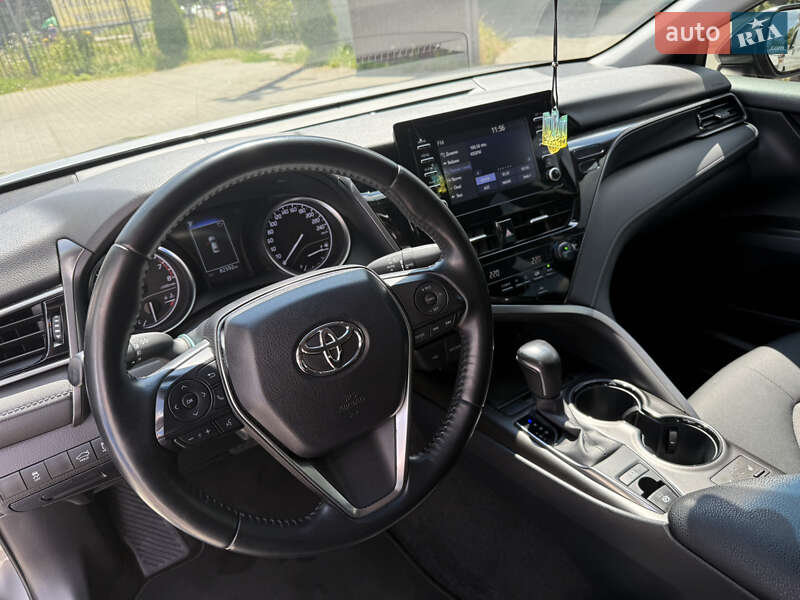 Седан Toyota Camry 2021 в Киеве