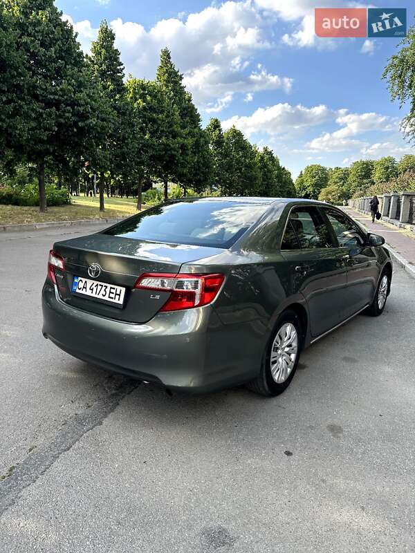 Седан Toyota Camry 2014 в Умані