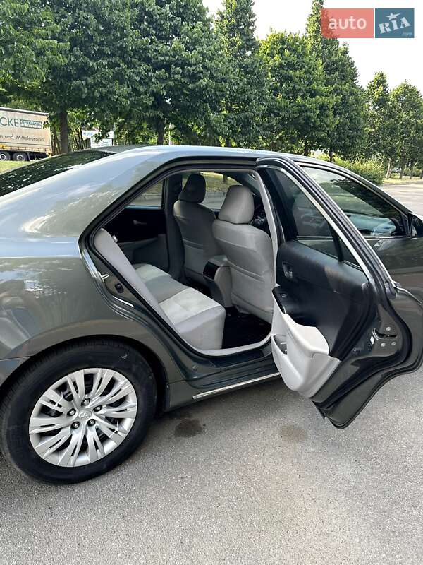 Седан Toyota Camry 2014 в Умані