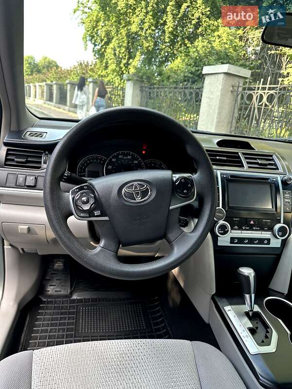 Седан Toyota Camry 2014 в Умані