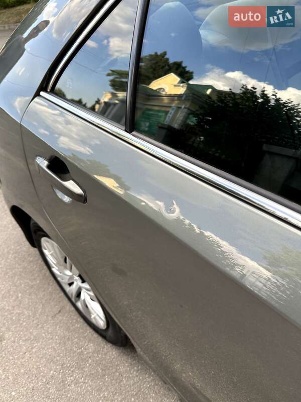 Седан Toyota Camry 2014 в Умані