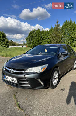 Седан Toyota Camry 2016 в Киеве