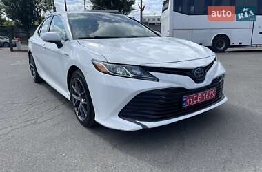 Седан Toyota Camry 2019 в Киеве