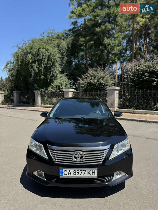 Седан Toyota Camry 2013 в Умани