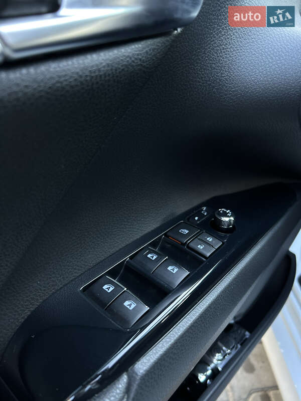 Седан Toyota Camry 2019 в Полтаве