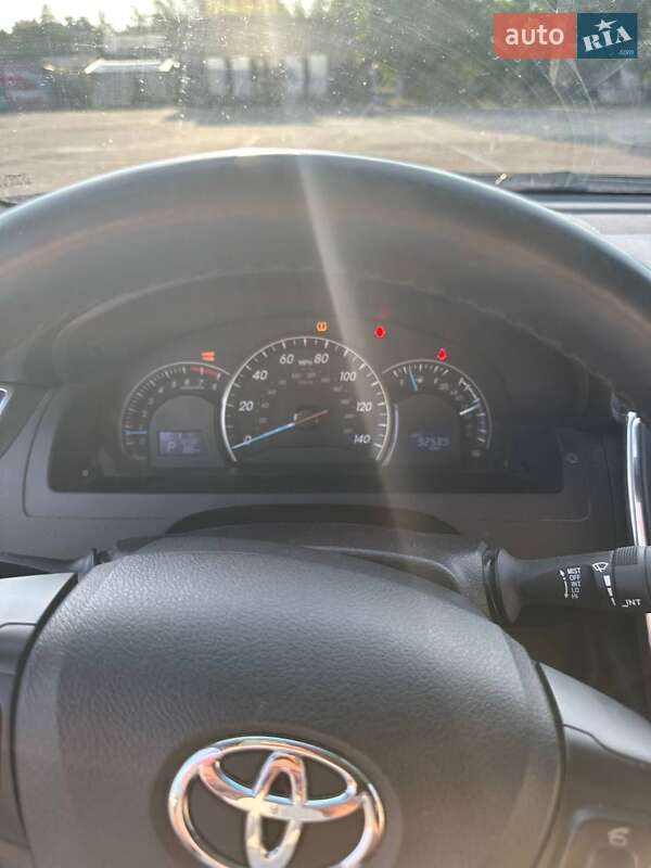 Седан Toyota Camry 2014 в Києві