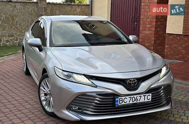 Седан Toyota Camry 2017 в Львові