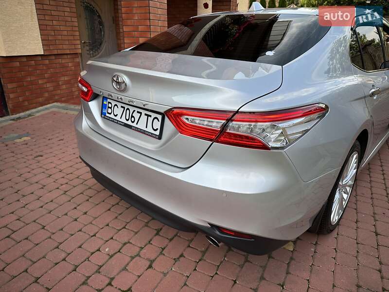 Седан Toyota Camry 2017 в Львові