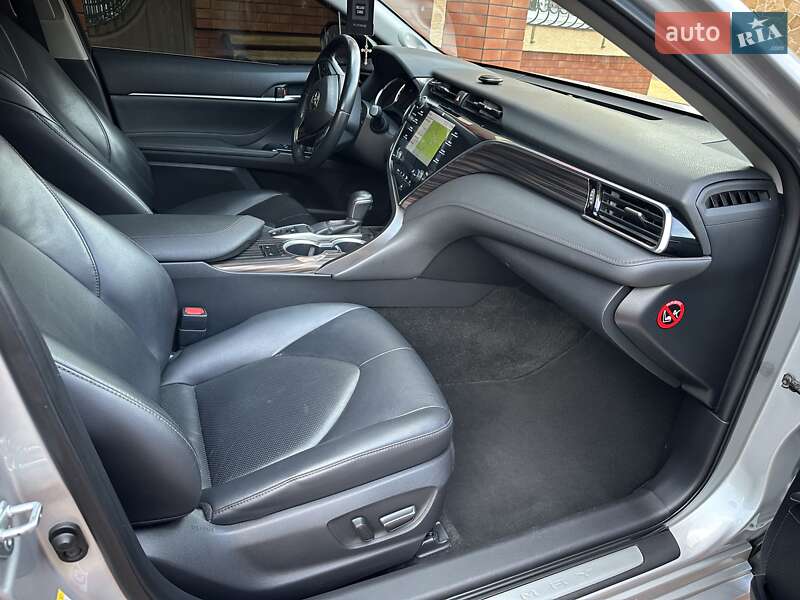 Седан Toyota Camry 2017 в Львові