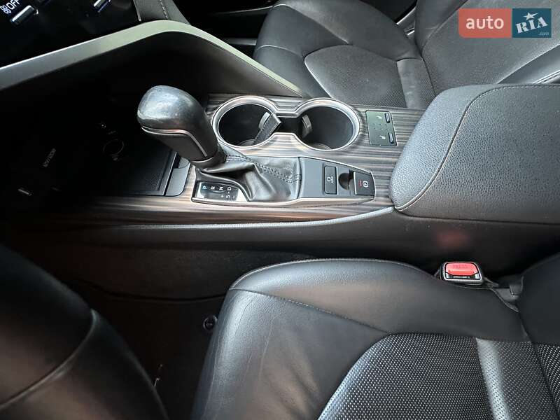 Седан Toyota Camry 2017 в Львові