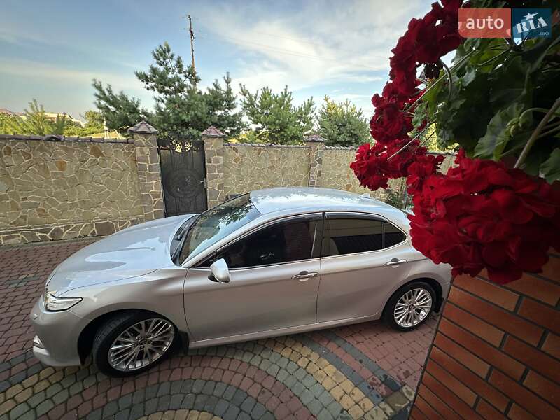 Седан Toyota Camry 2017 в Львові