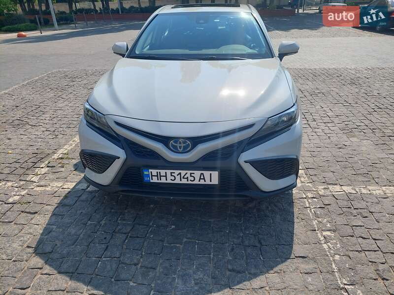 Седан Toyota Camry 2022 в 