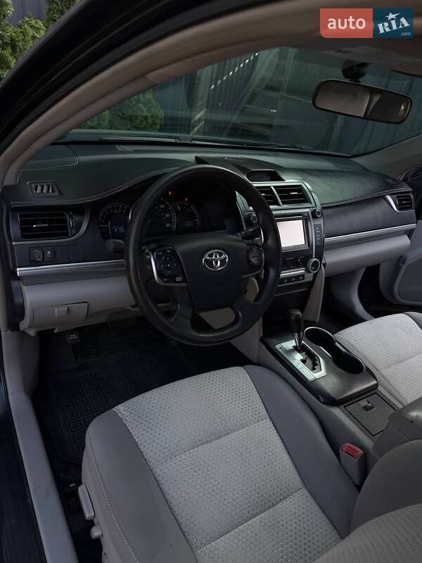 Седан Toyota Camry 2013 в Днепре