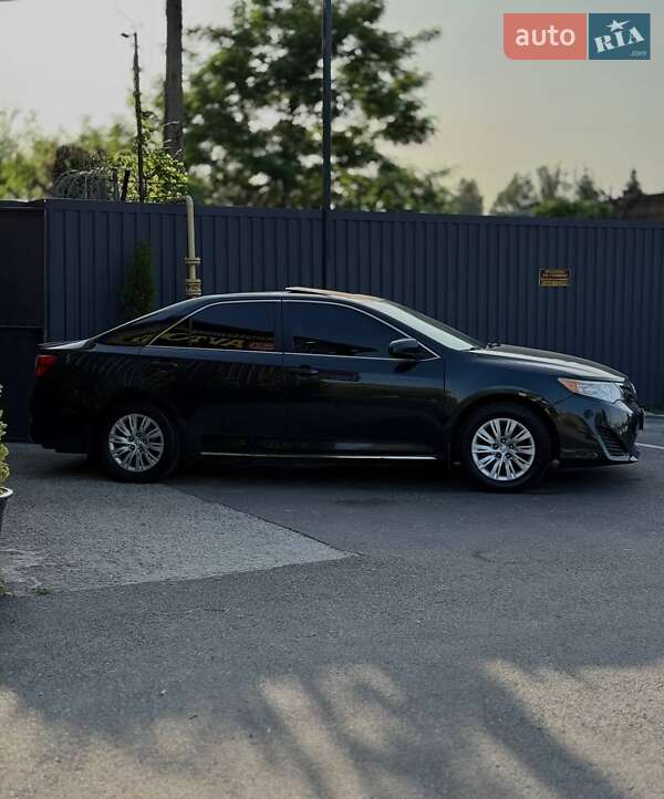 Седан Toyota Camry 2013 в Днепре