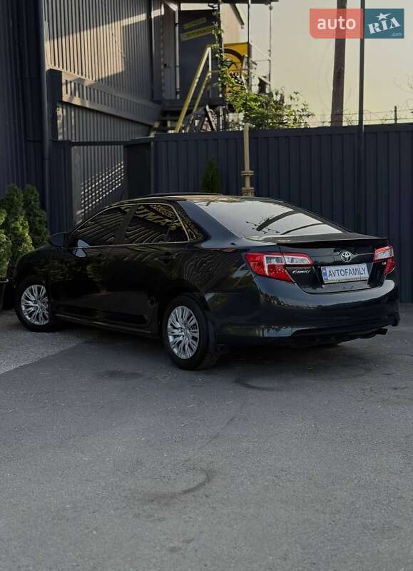 Седан Toyota Camry 2013 в Днепре