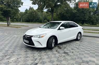 Седан Toyota Camry 2015 в Хмельницком