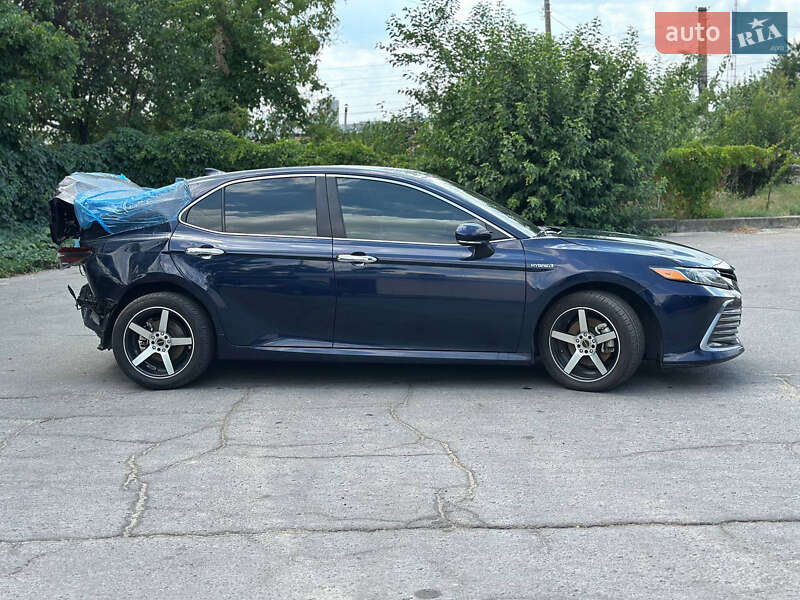 Toyota Camry 2021