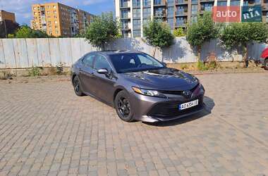 Седан Toyota Camry 2020 в Ужгороде