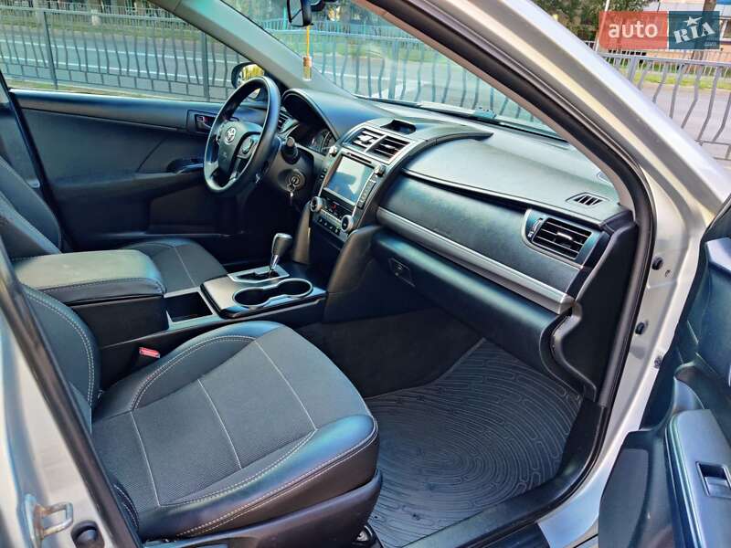Седан Toyota Camry 2014 в Харькове
