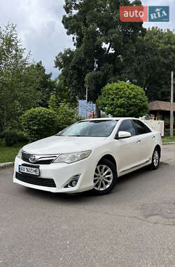 Седан Toyota Camry 2015 в Києві
