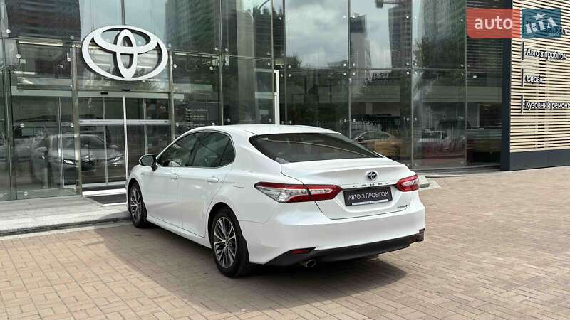Седан Toyota Camry 2019 в Києві
