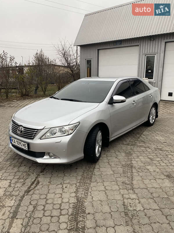 Седан Toyota Camry 2012 в Києві