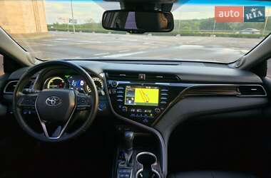 Седан Toyota Camry 2019 в 