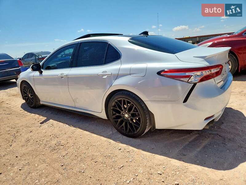 Седан Toyota Camry 2020 в Львові