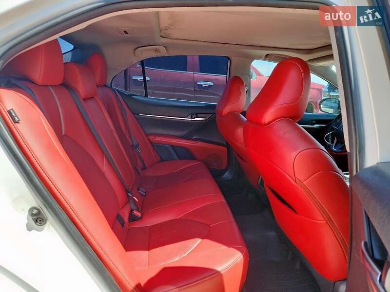 Седан Toyota Camry 2020 в Львові