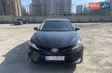 Седан Toyota Camry 2019 в Черновцах