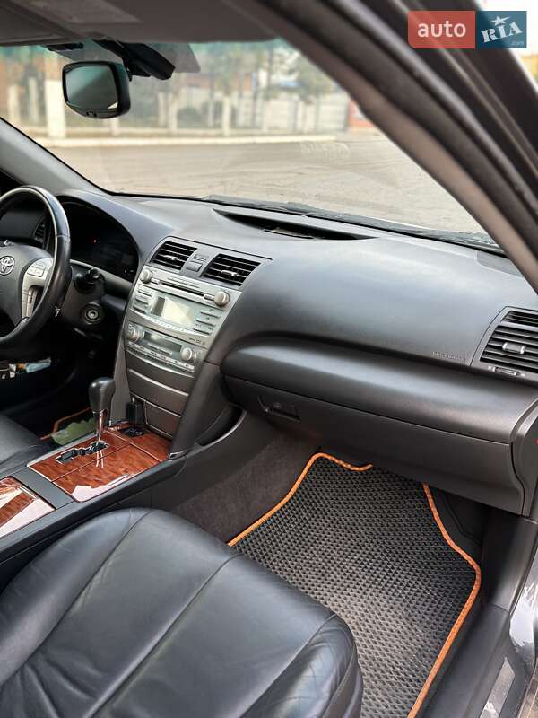 Седан Toyota Camry 2008 в Кривому Розі