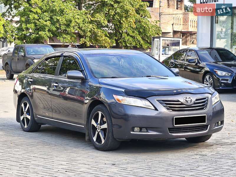 Седан Toyota Camry 2006 в Днепре