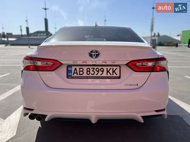 Седан Toyota Camry 2020 в Киеве