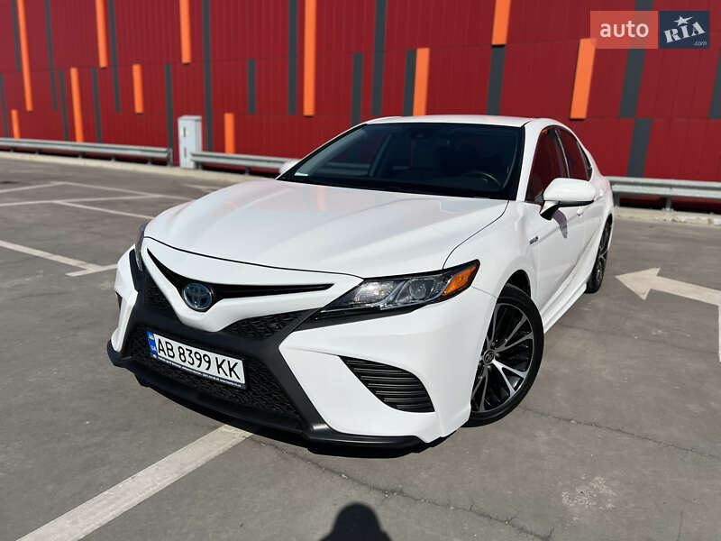 Седан Toyota Camry 2020 в Киеве