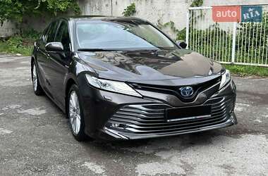 Седан Toyota Camry 2020 в Тернополе