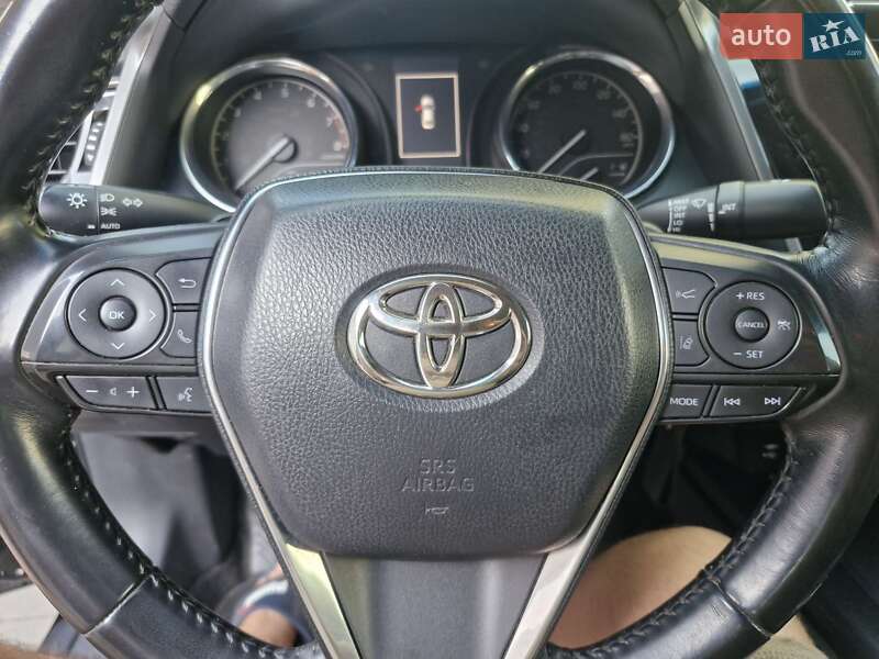 Седан Toyota Camry 2018 в Миргороде