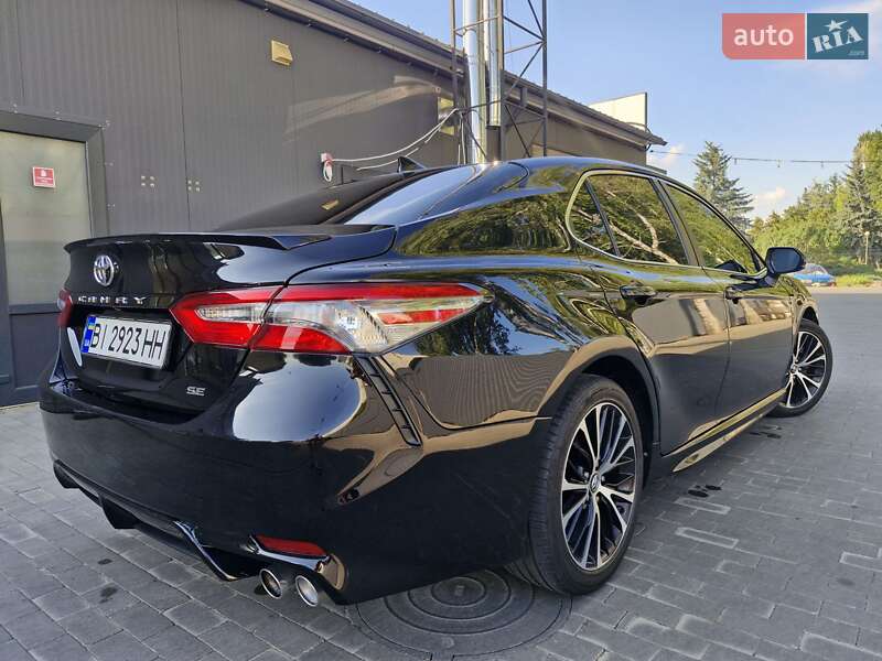 Седан Toyota Camry 2018 в Миргороде