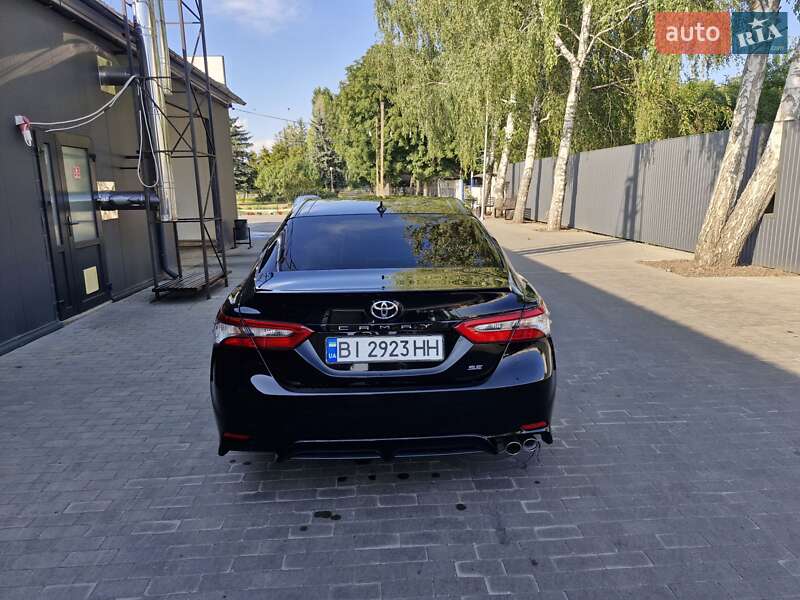 Седан Toyota Camry 2018 в Миргороде