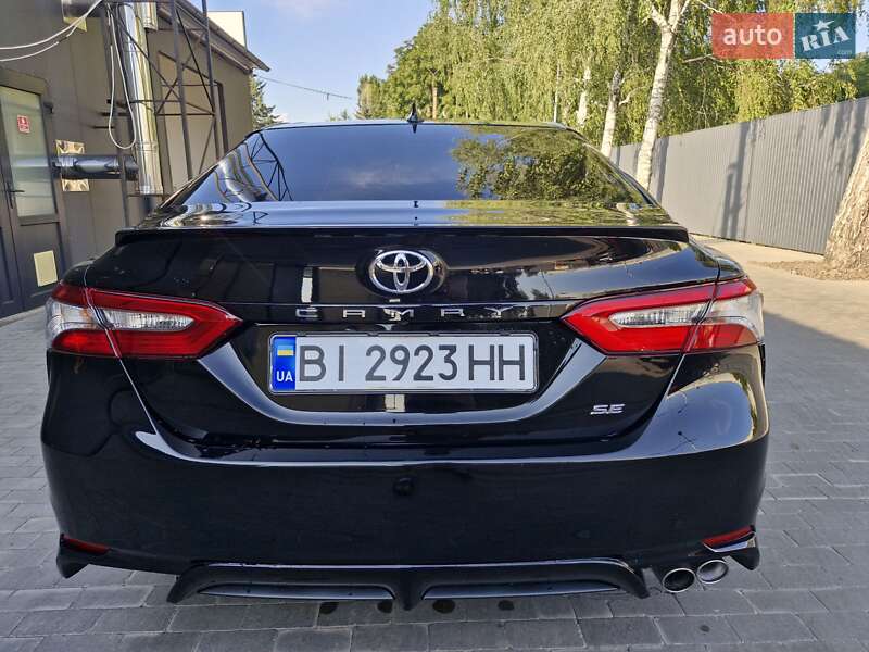 Седан Toyota Camry 2018 в Миргороде