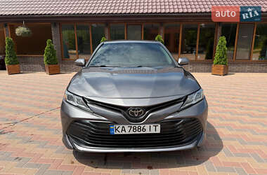 Седан Toyota Camry 2020 в Киеве