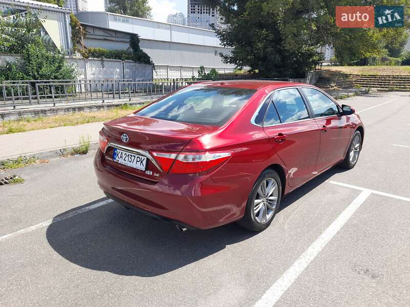 Седан Toyota Camry 2016 в Киеве