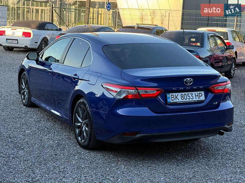 Седан Toyota Camry 2018 в Ужгороді