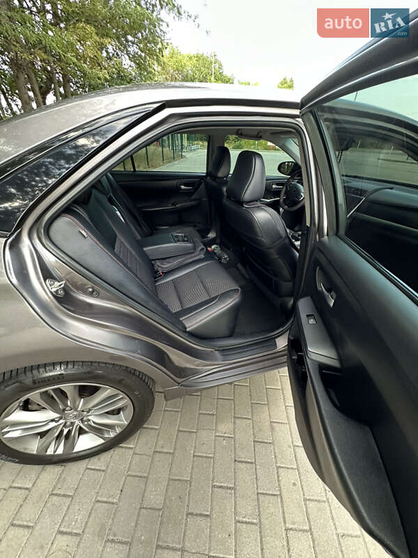 Седан Toyota Camry 2015 в Дніпрі