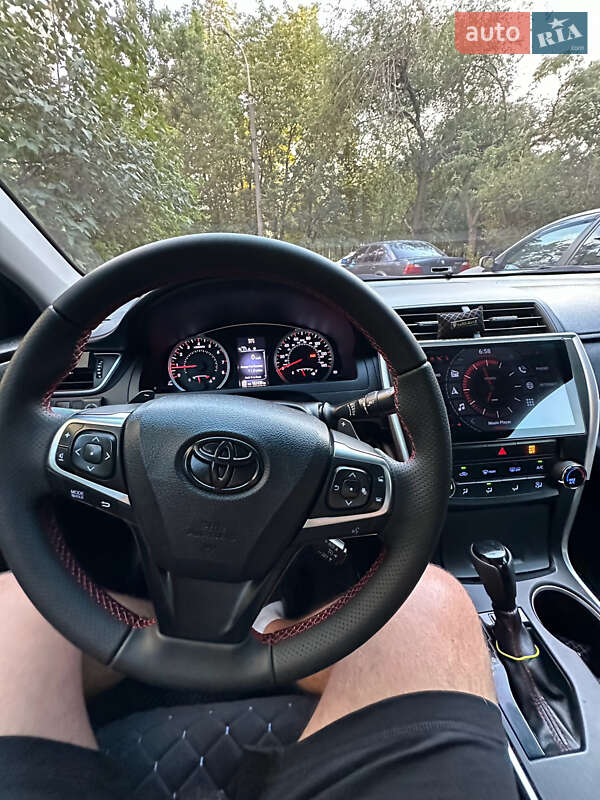 Седан Toyota Camry 2015 в Дніпрі