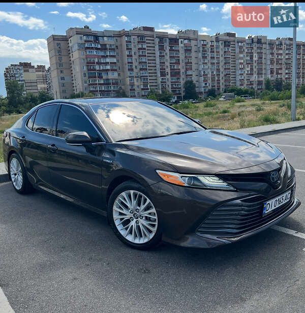 Седан Toyota Camry 2018 в Киеве