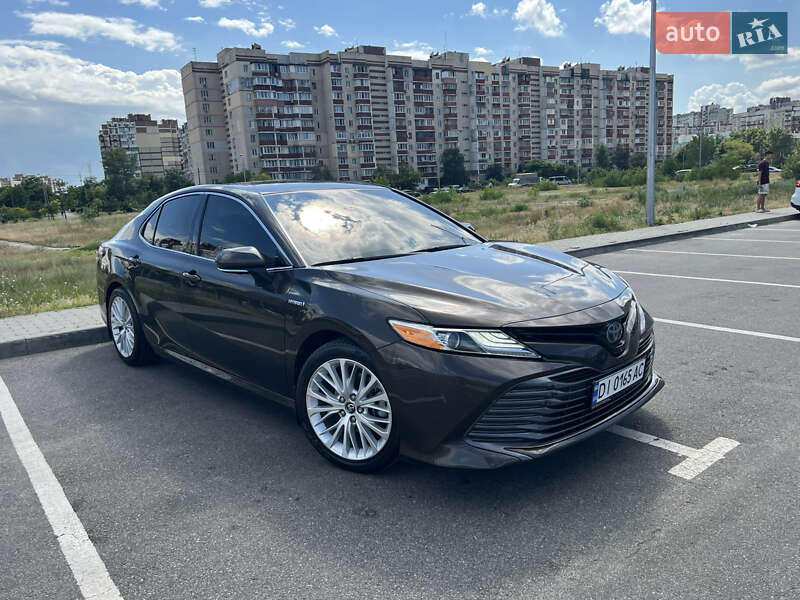 Седан Toyota Camry 2018 в Киеве
