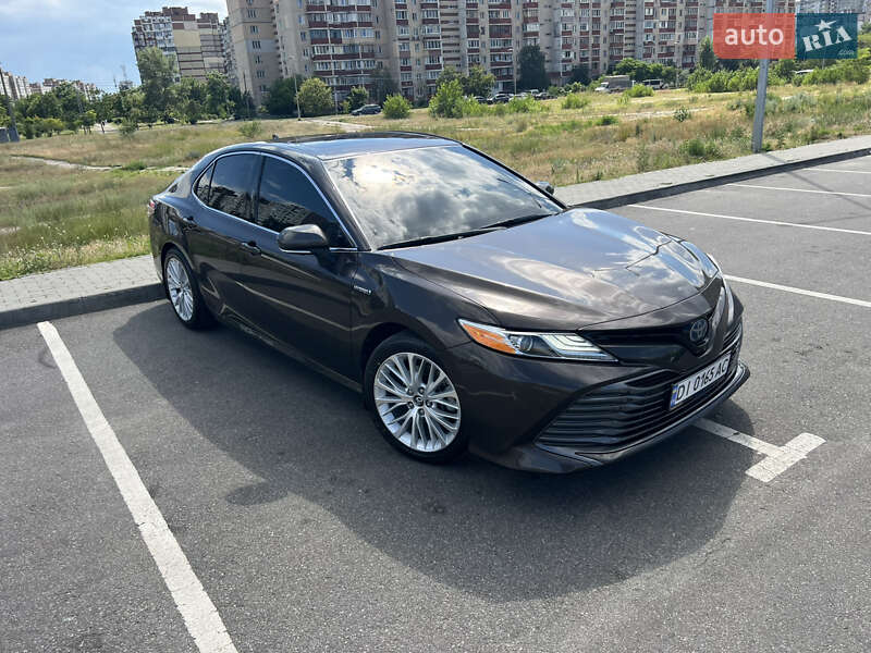 Седан Toyota Camry 2018 в Киеве