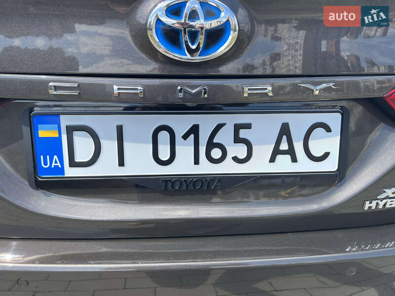 Седан Toyota Camry 2018 в Киеве