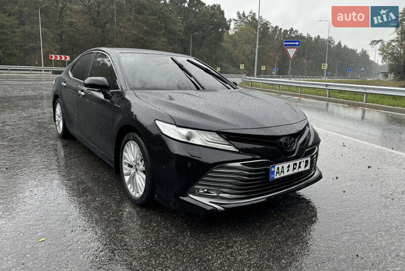 Седан Toyota Camry 2018 в Броварах